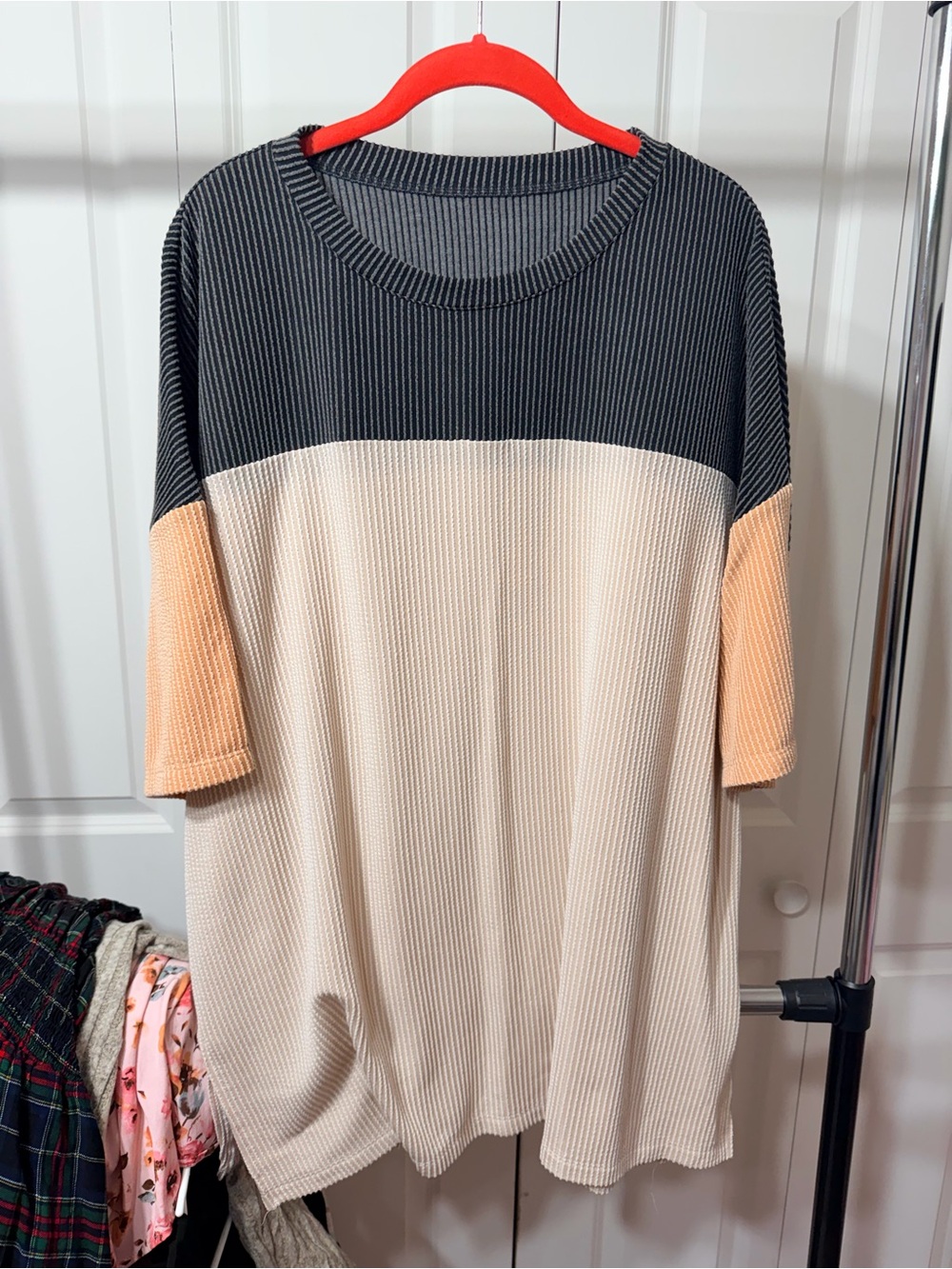 Relaxed Colorblock Short Sleeve Tunic - Black, Cream & Peach